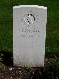 Klagenfurt War Cemetery - Chegwyn, R L